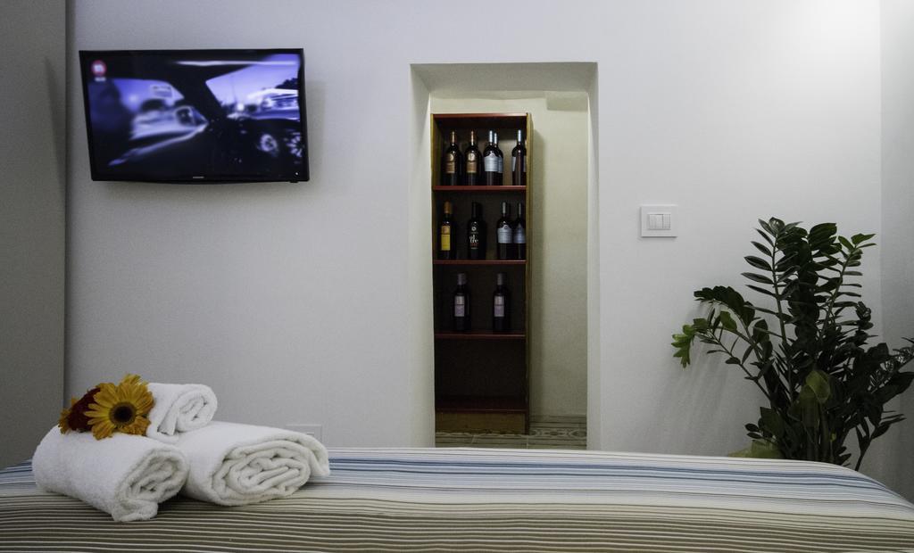Santa Marina Bed&Breakfast Massafra Quarto foto